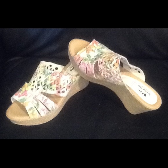 Spring Step Shoes - Spring Step wedges made in Italy. 7.5/38
